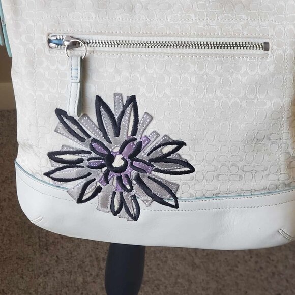 COACH WHITE SIGNATURE FLORAL BEE DUFFLE CROSSBODY - Picture 5 of 17